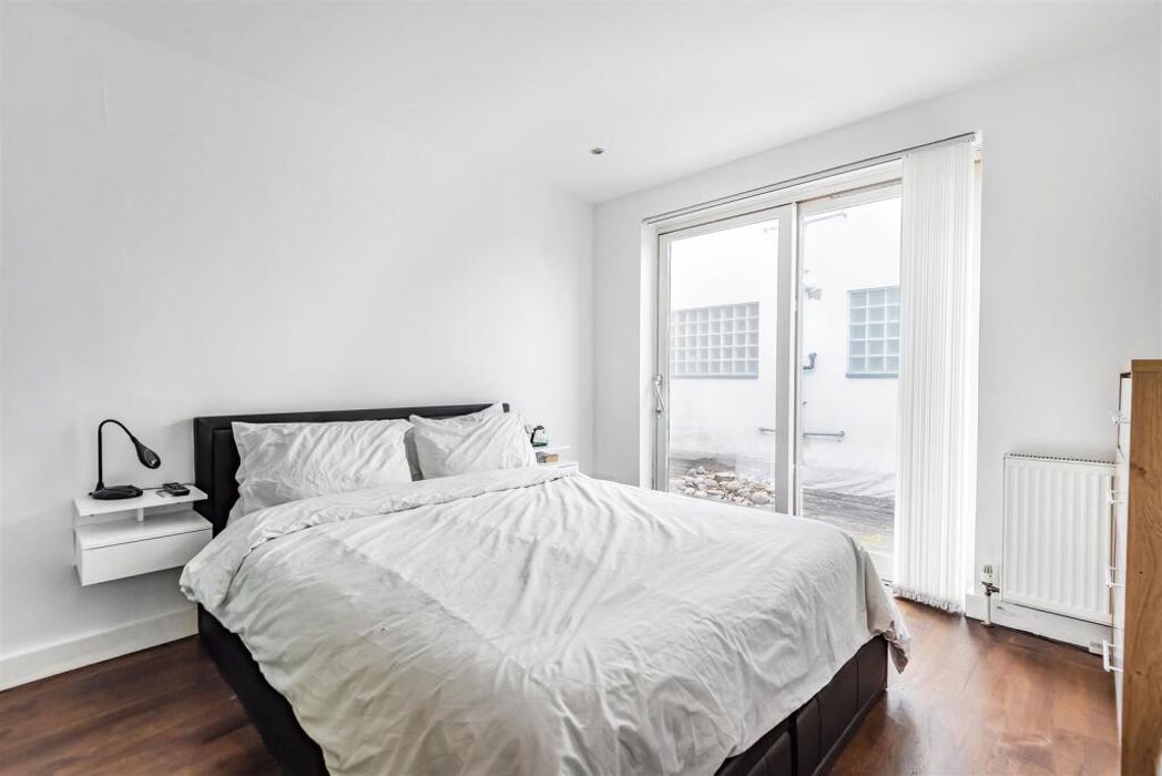 Flat B, 2-3 Shakespeare Terrace, , Richmond, Surrey, TW9 4PL