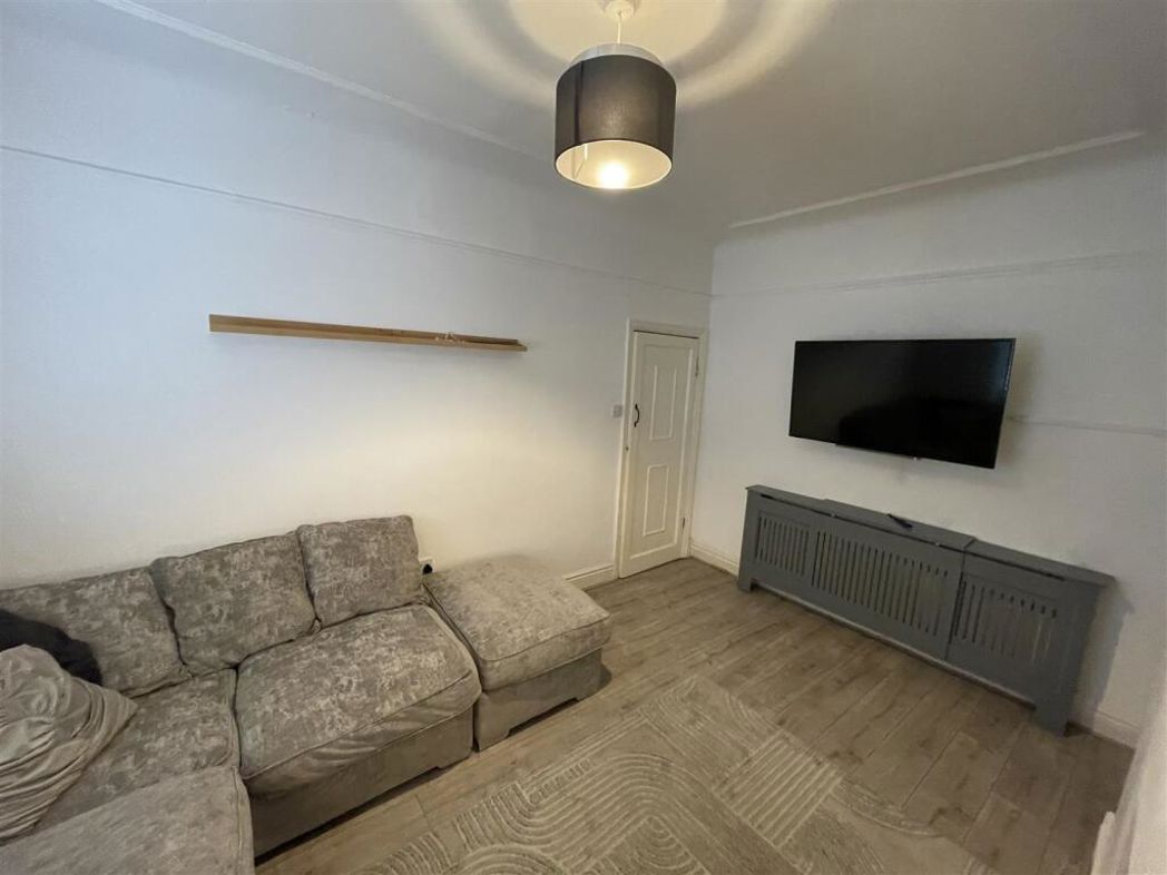 Property image 2 of 11