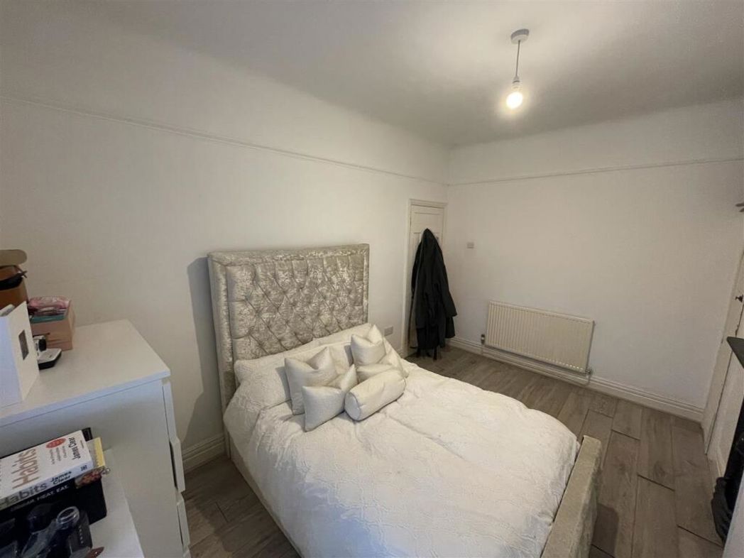 Property image 5 of 11