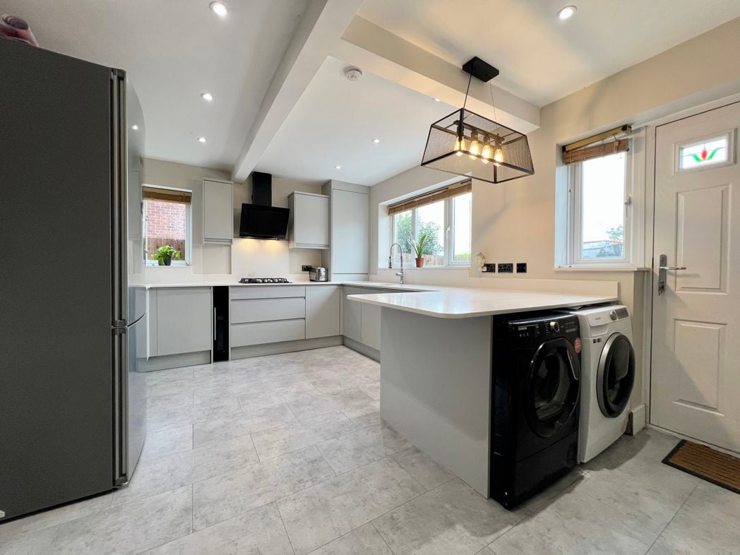 Property image 9 of 32