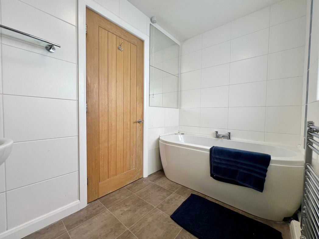 Property image 25 of 32