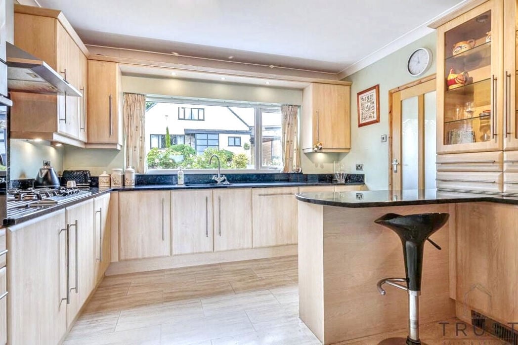 Property image 3 of 32