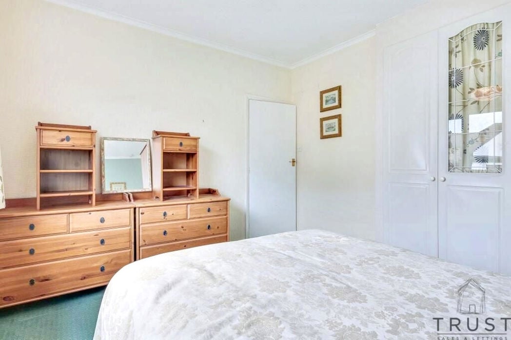 Property image 8 of 32