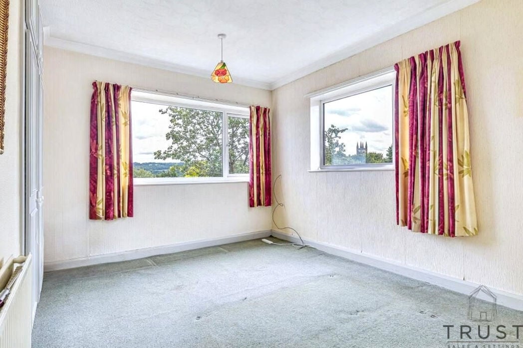 Property image 11 of 32