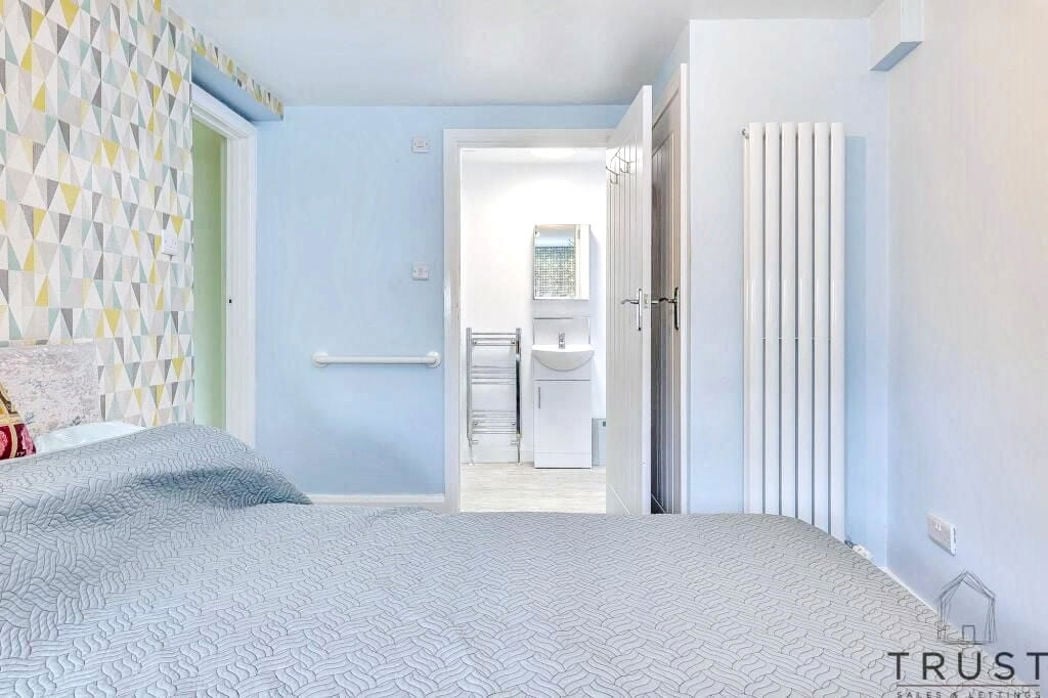 Property image 28 of 32