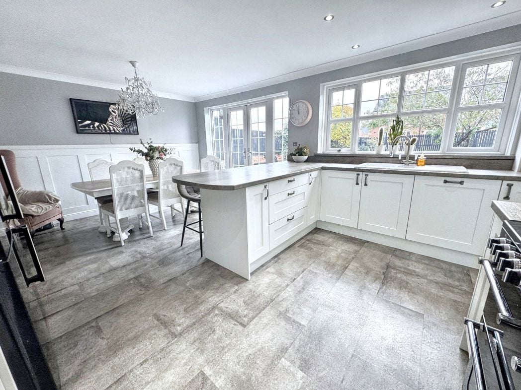 Property image 9 of 32