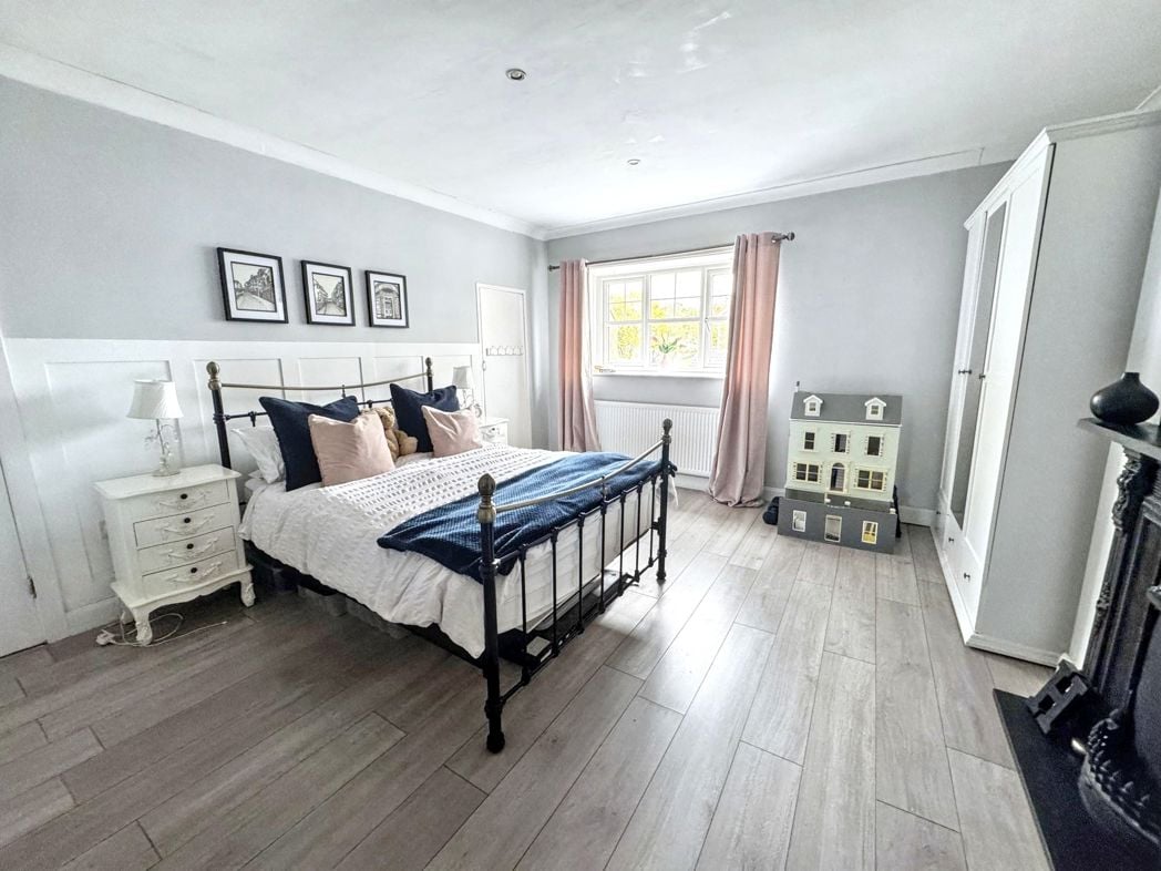 Property image 12 of 32