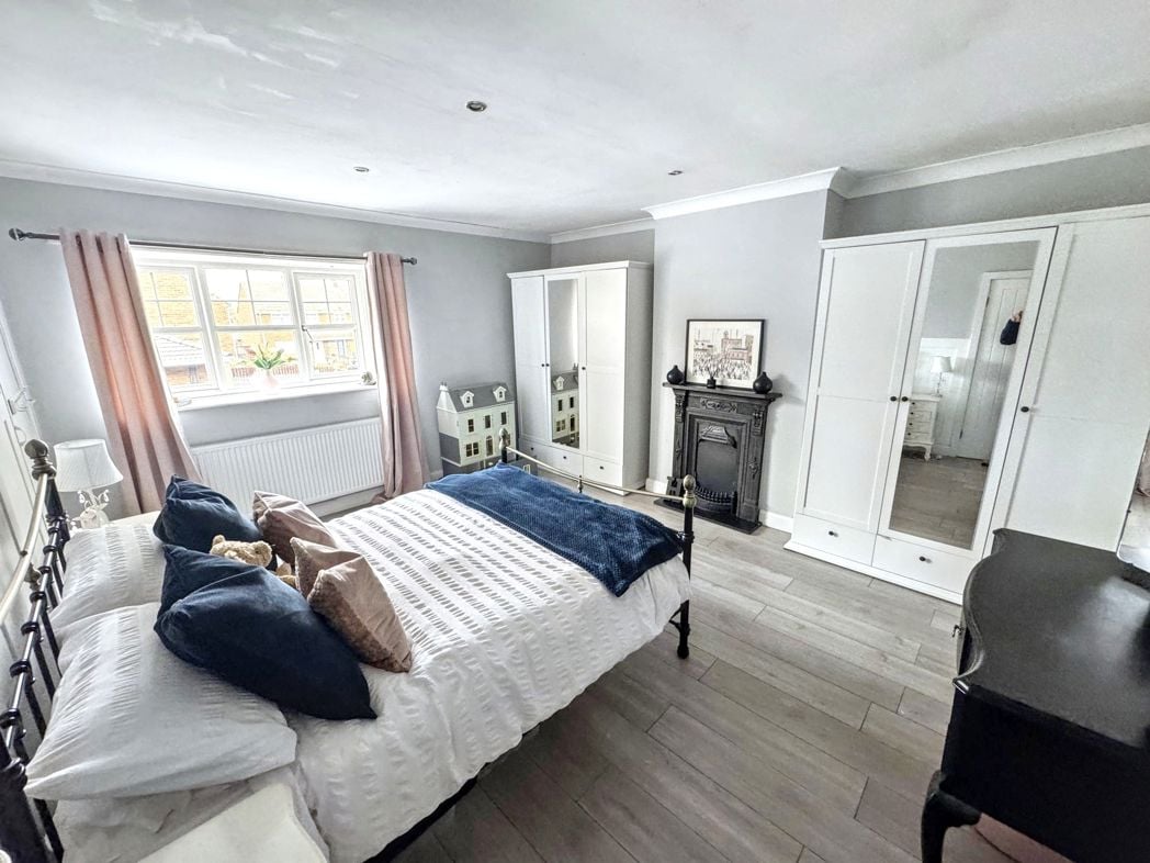 Property image 14 of 32