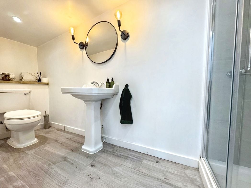 Property image 27 of 32