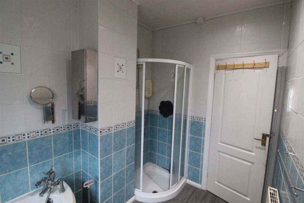 Property image 24 of 33