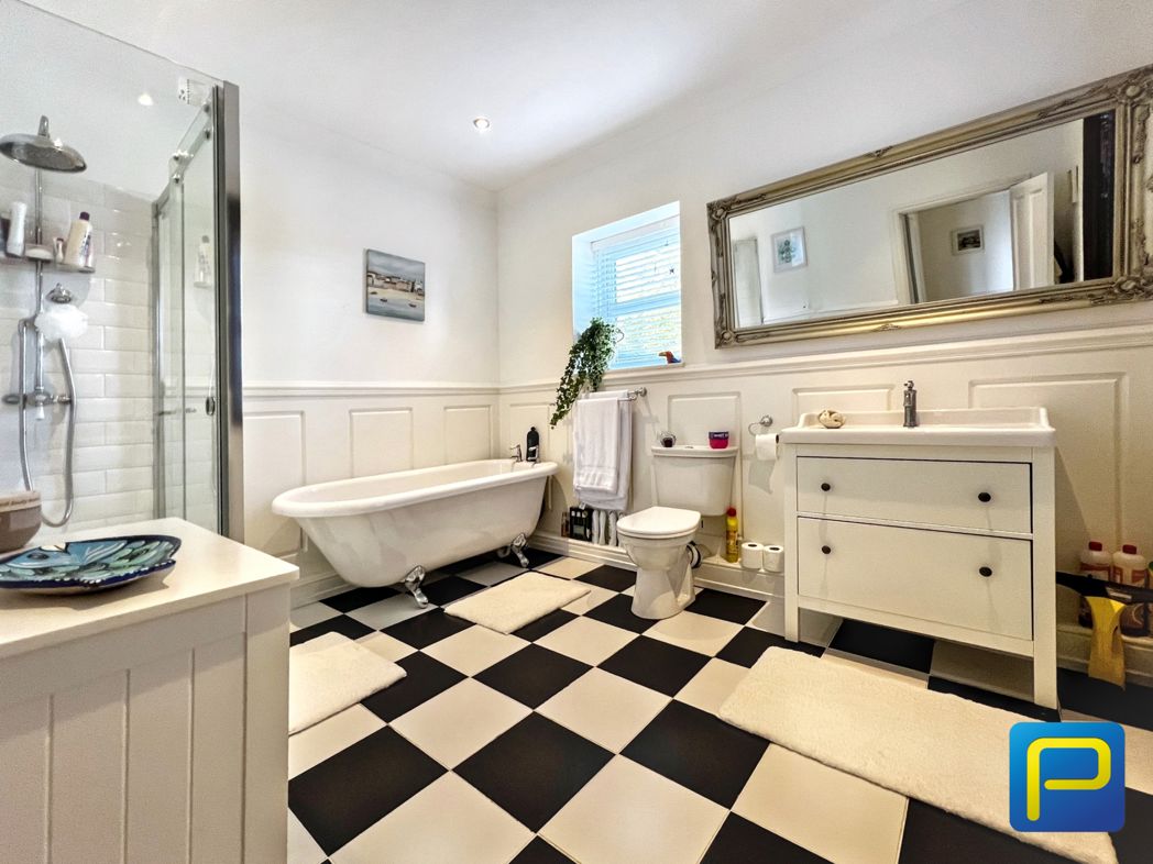 Property image 27 of 32