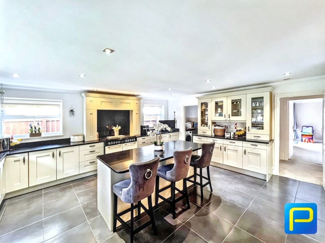 Property image 10 of 32