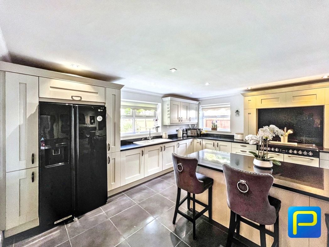 Property image 9 of 32