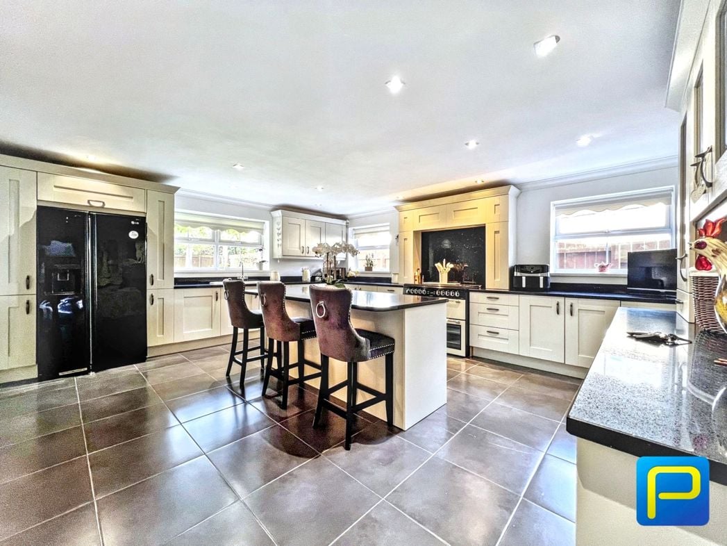 Property image 3 of 32
