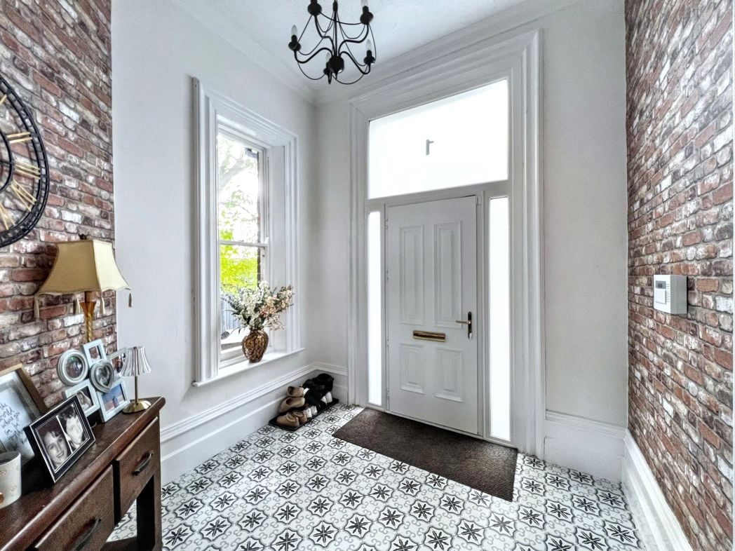 Property image 5 of 32