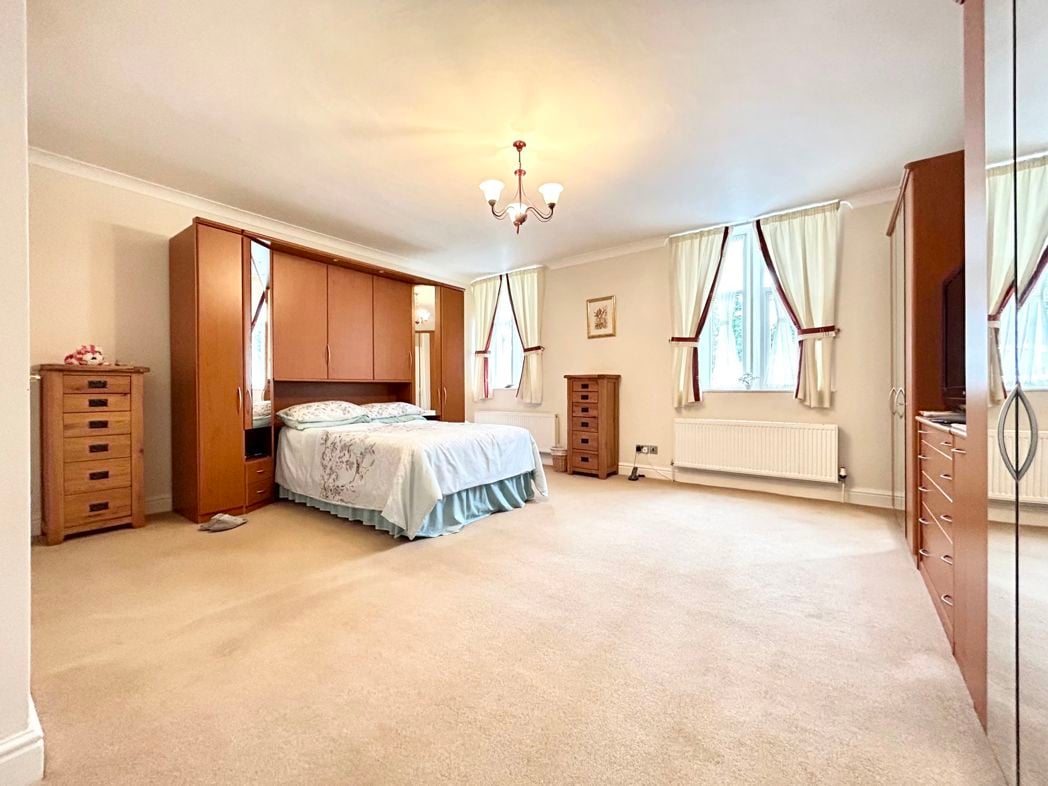 Property image 19 of 35
