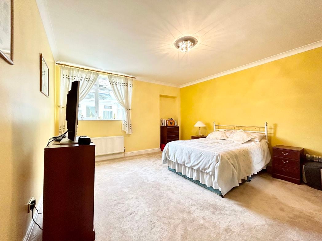 Property image 25 of 35