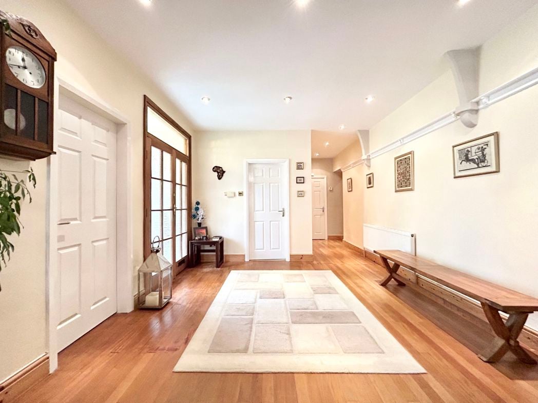 Property image 6 of 35
