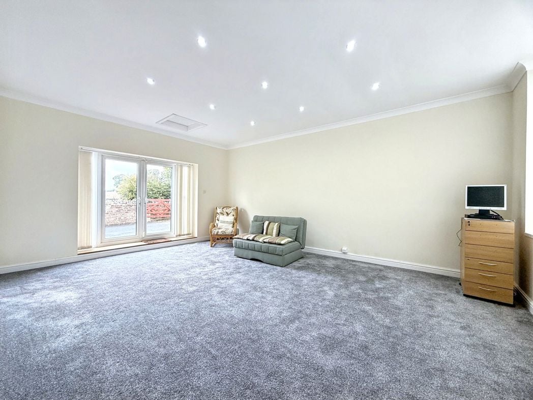 Property image 14 of 35