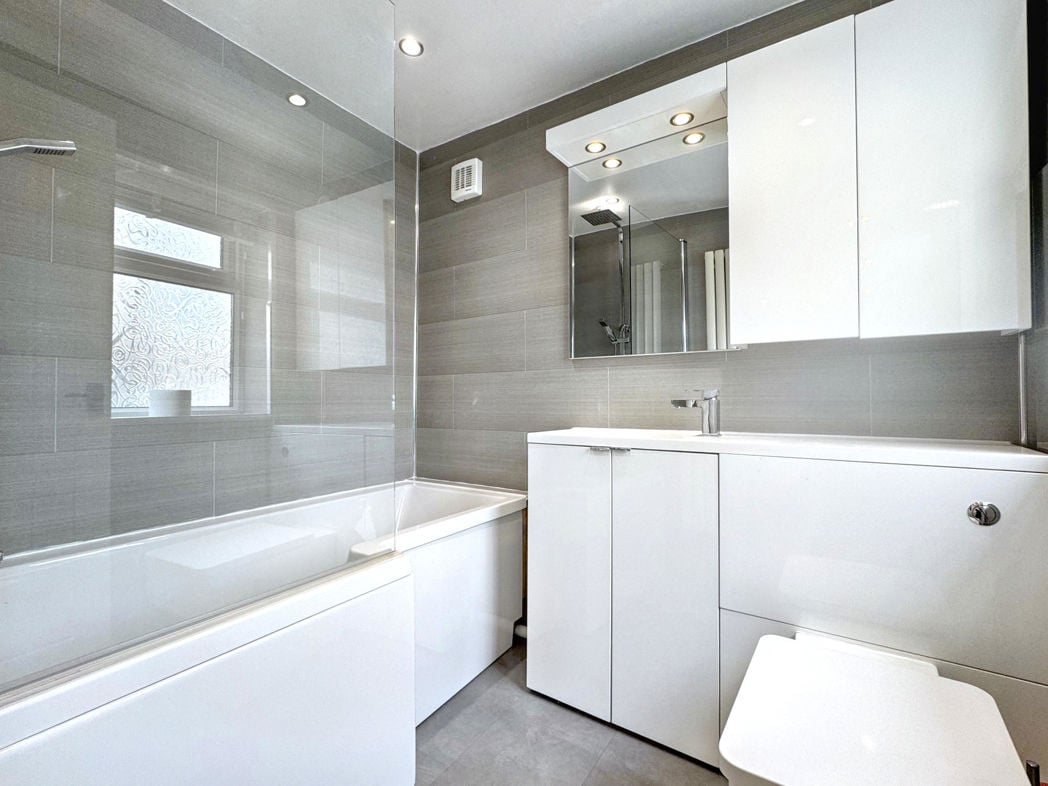 Property image 11 of 21
