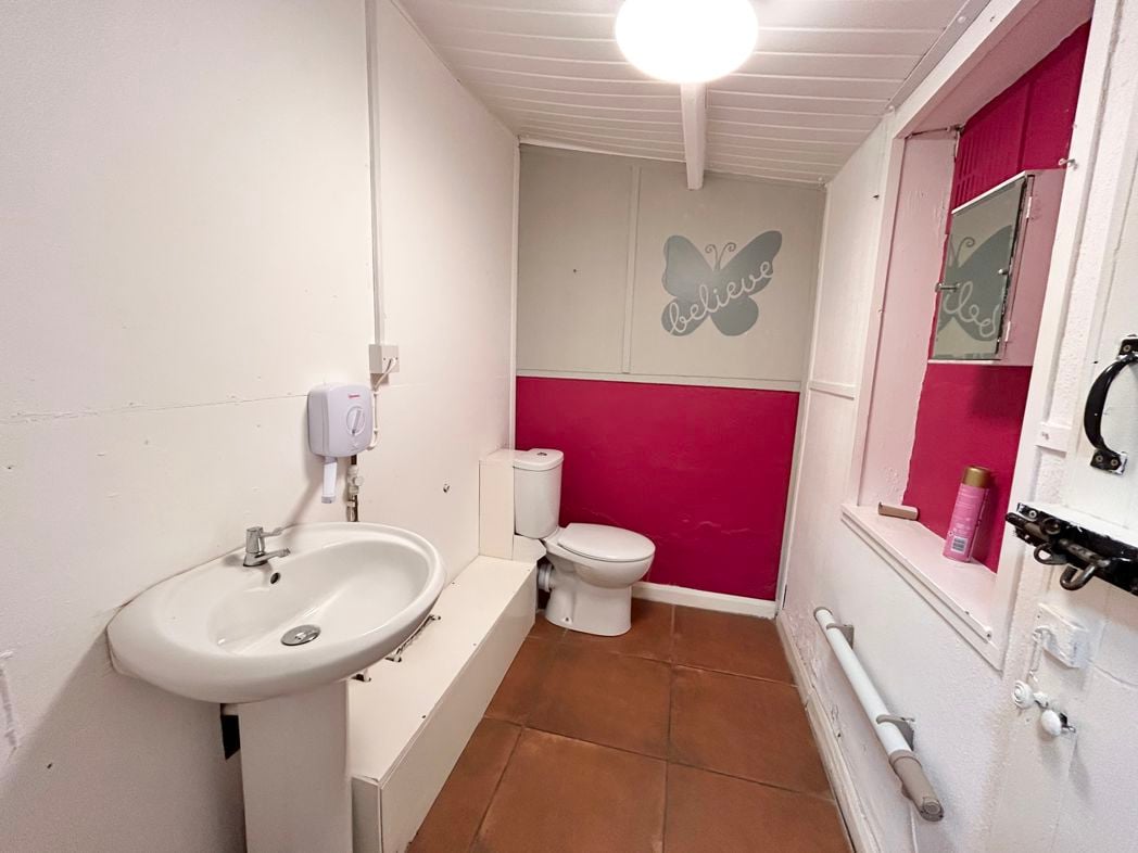 Property image 5 of 11