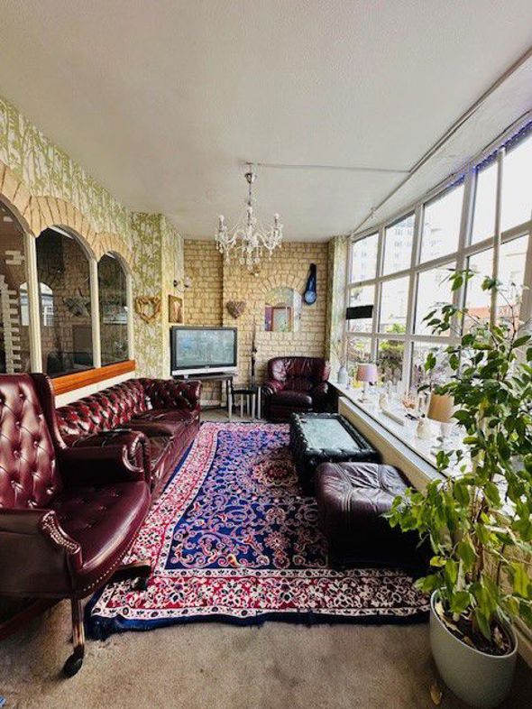 Pembroke Hotel, 17, Blackpool, Lancashire, FY1 1RN