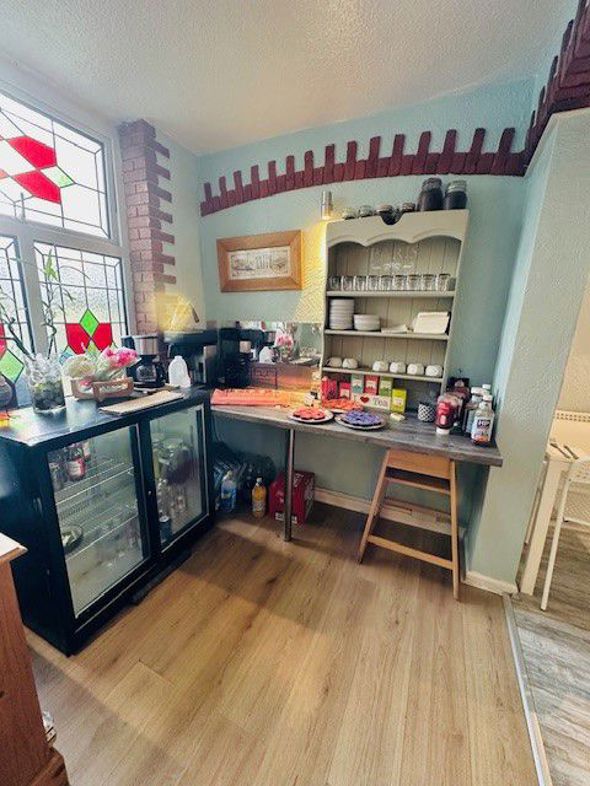 Pembroke Hotel, 17, Blackpool, Lancashire, FY1 1RN