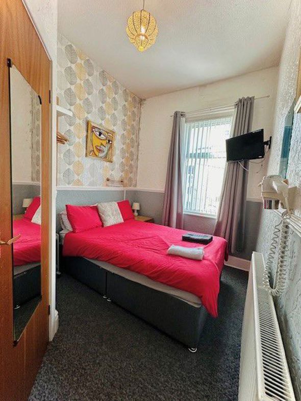 Pembroke Hotel, 17, Blackpool, Lancashire, FY1 1RN