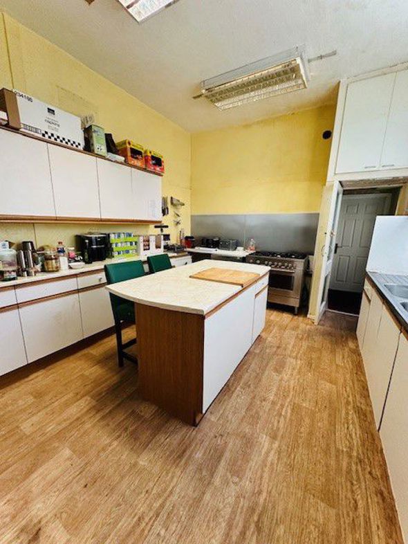 Pembroke Hotel, 17, Blackpool, Lancashire, FY1 1RN