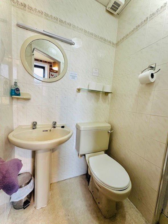 Pembroke Hotel, 17, Blackpool, Lancashire, FY1 1RN