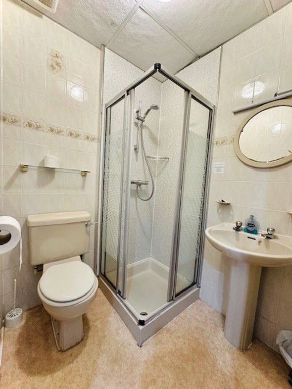 Pembroke Hotel, 17, Blackpool, Lancashire, FY1 1RN