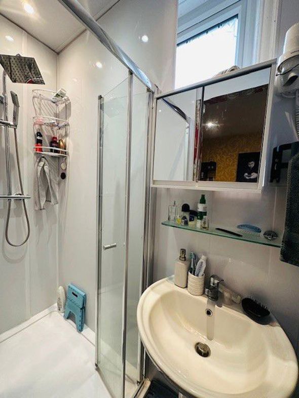 Pembroke Hotel, 17, Blackpool, Lancashire, FY1 1RN