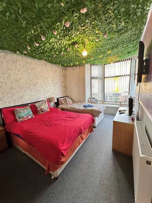 Pembroke Hotel, 17, Blackpool, Lancashire, FY1 1RN