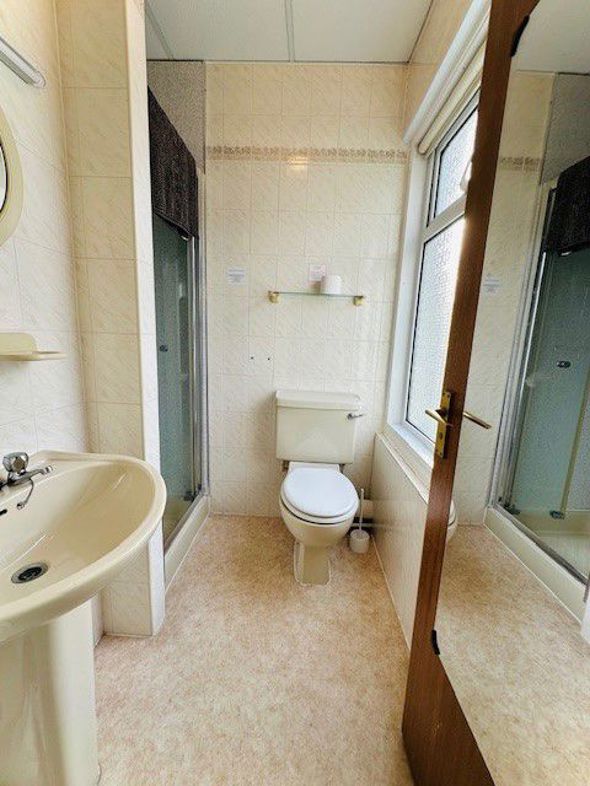 Pembroke Hotel, 17, Blackpool, Lancashire, FY1 1RN