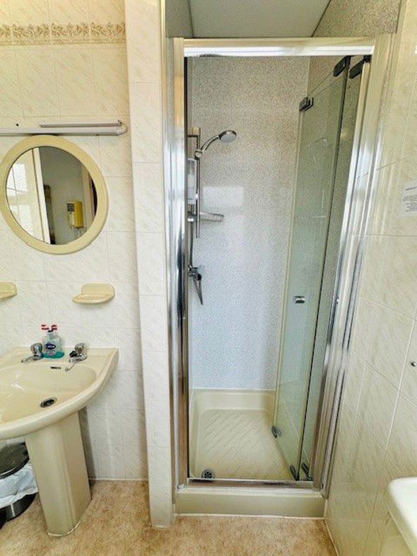 Pembroke Hotel, 17, Blackpool, Lancashire, FY1 1RN