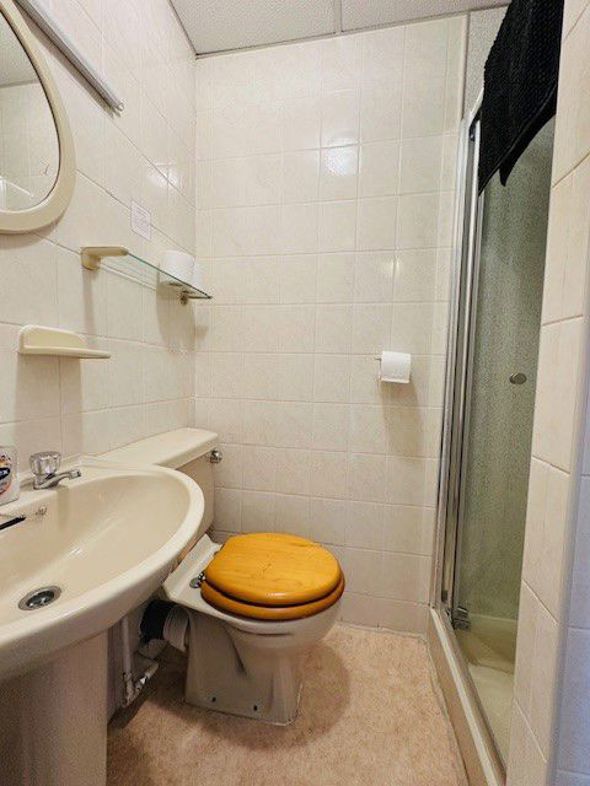 Pembroke Hotel, 17, Blackpool, Lancashire, FY1 1RN