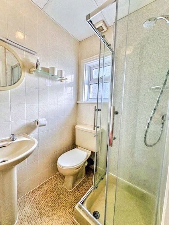 Pembroke Hotel, 17, Blackpool, Lancashire, FY1 1RN