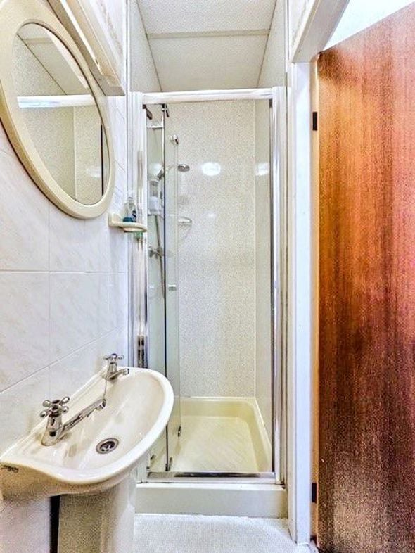 Pembroke Hotel, 17, Blackpool, Lancashire, FY1 1RN