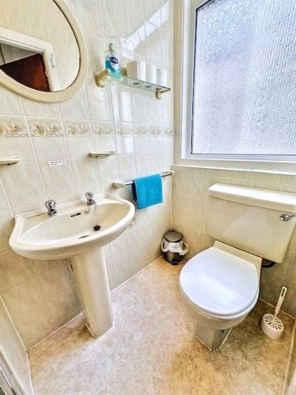 Pembroke Hotel, 17, Blackpool, Lancashire, FY1 1RN