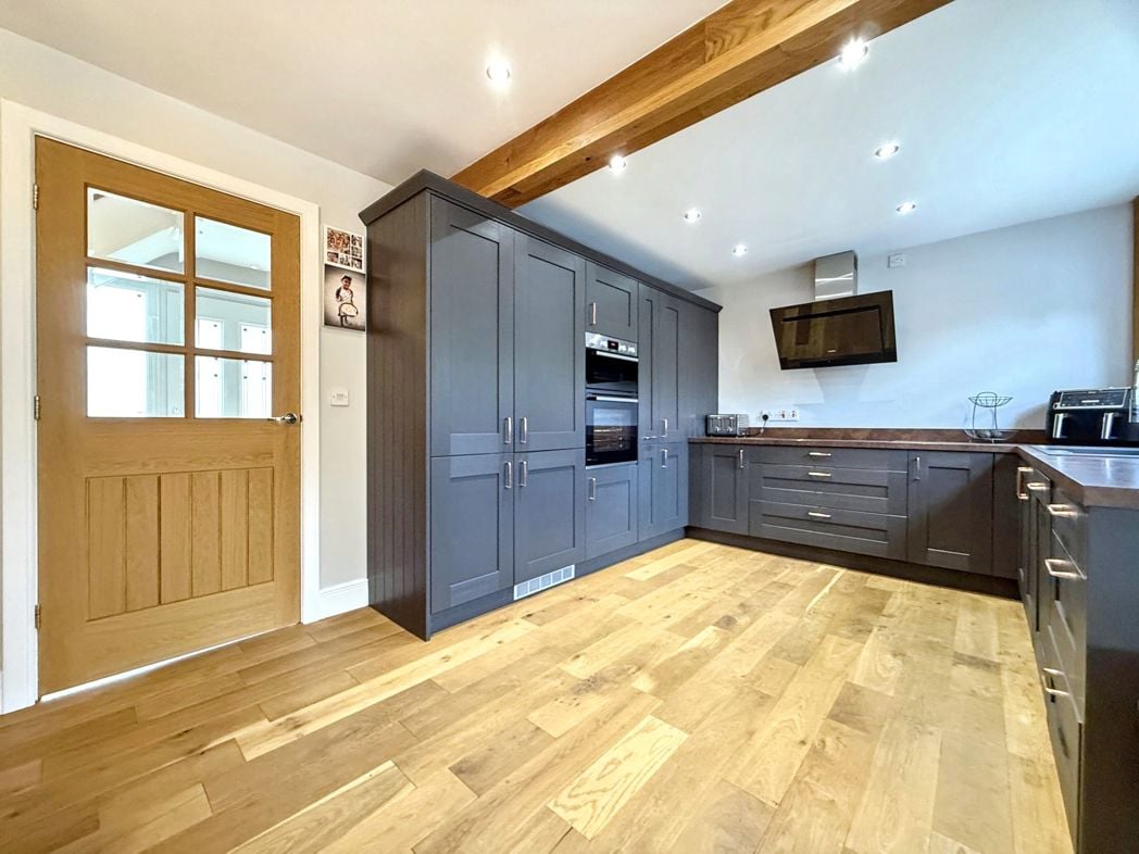 Property image 9 of 28