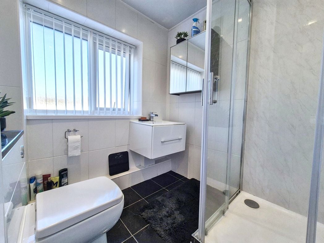 Property image 16 of 18