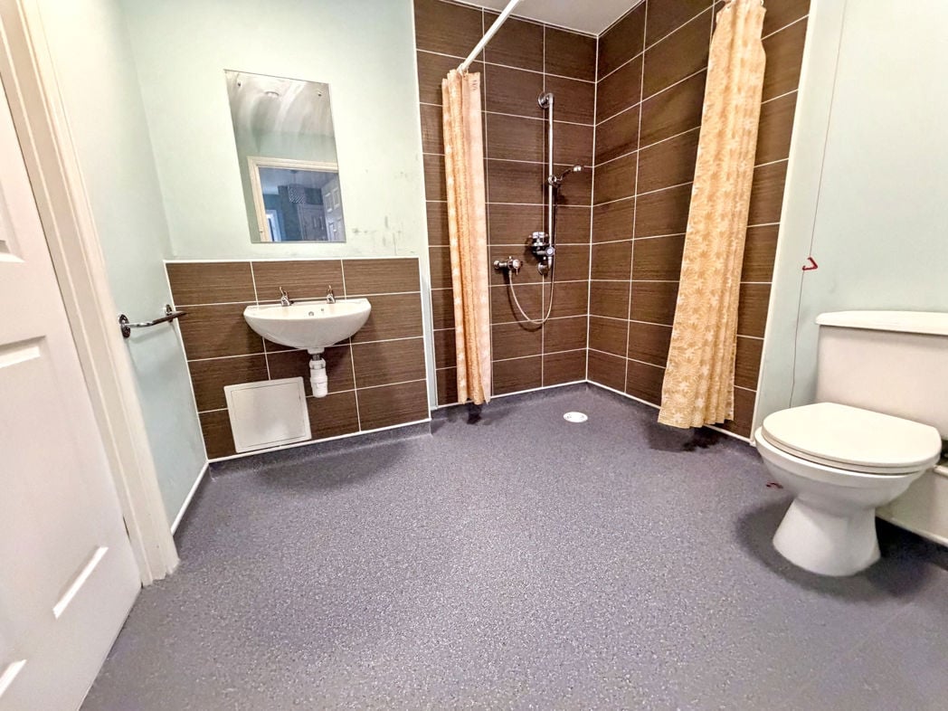 Property image 12 of 23
