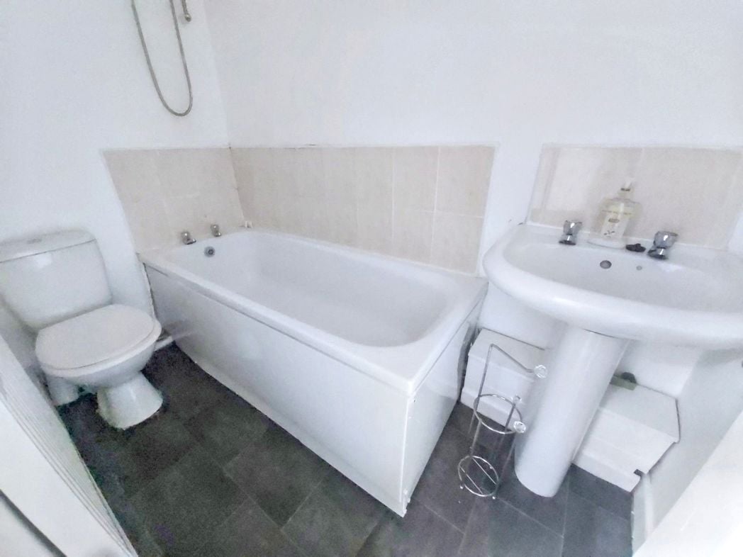 Property image 7 of 8
