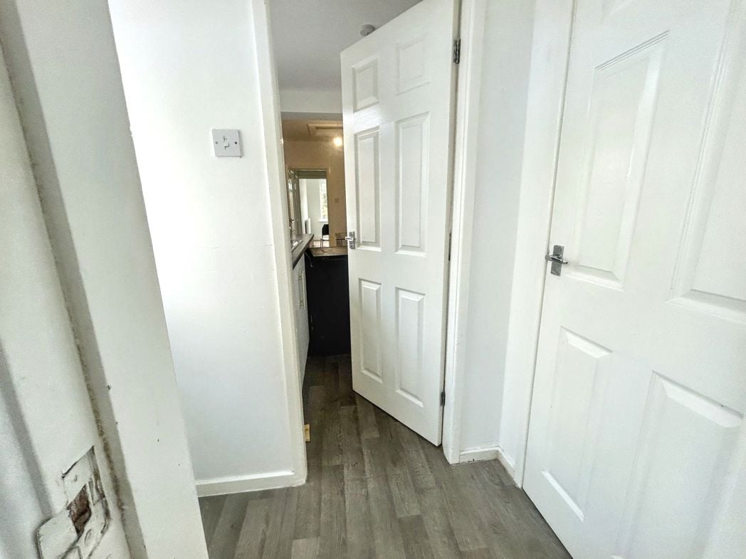 Property image 6 of 9