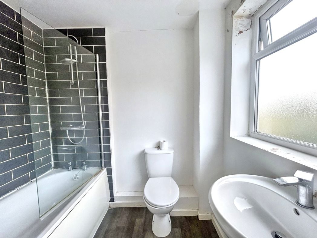 Property image 7 of 9
