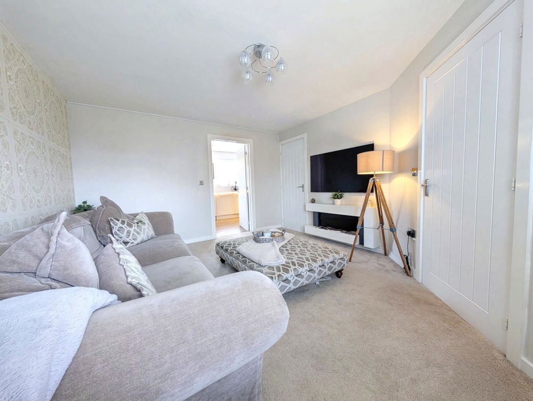 Property image 4 of 13