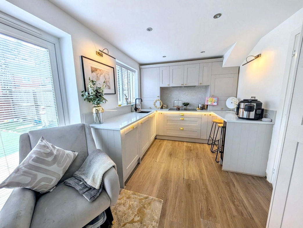 Property image 2 of 13