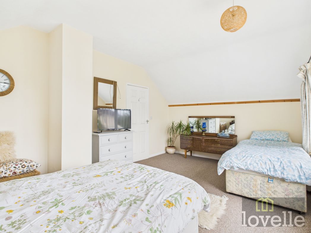 Property image 9 of 13
