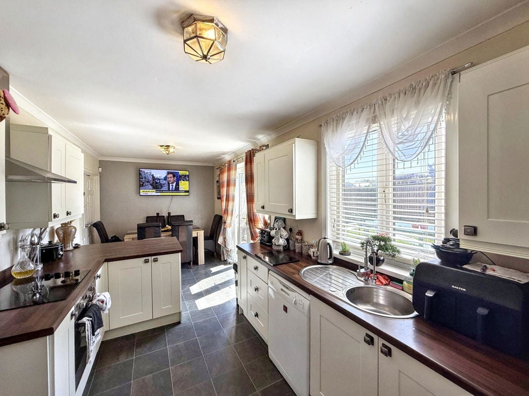 Property image 6 of 18
