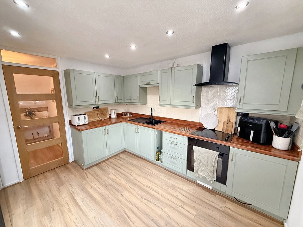 Property image 3 of 12